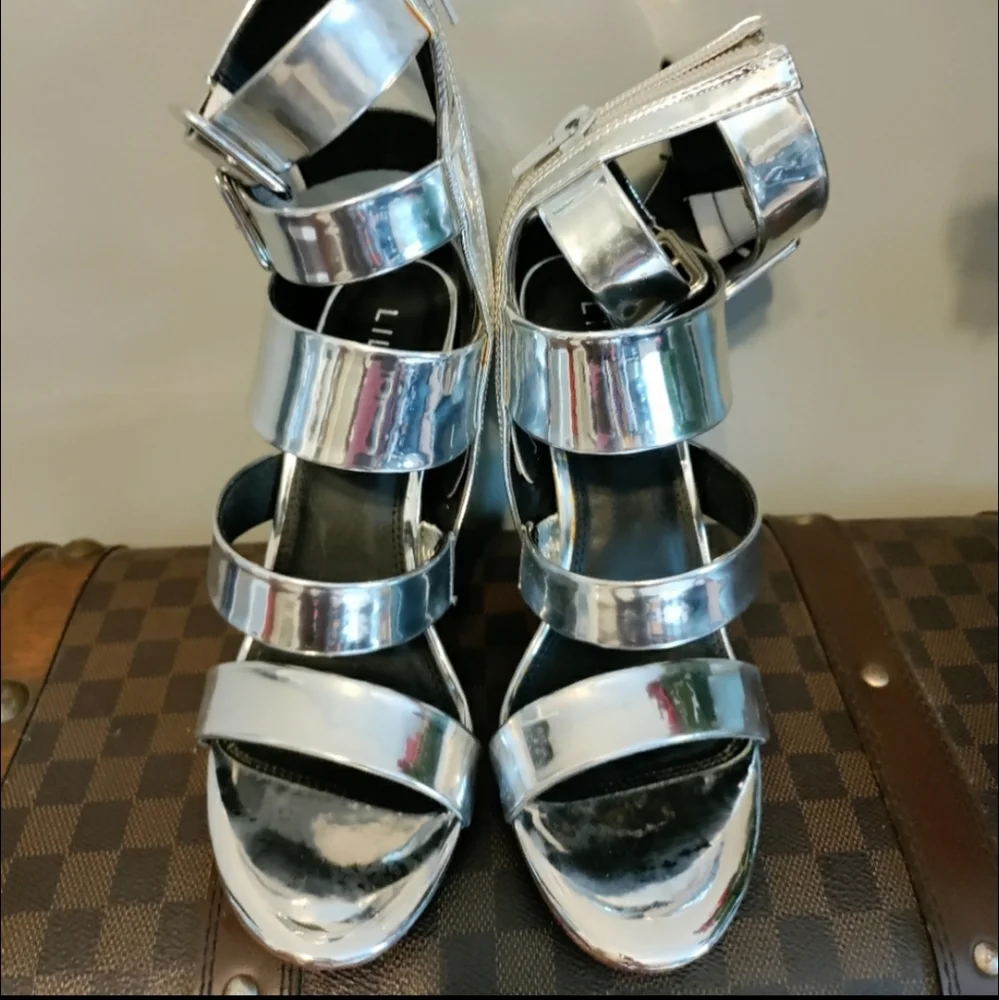 Shoes - Picture 1 of 3
